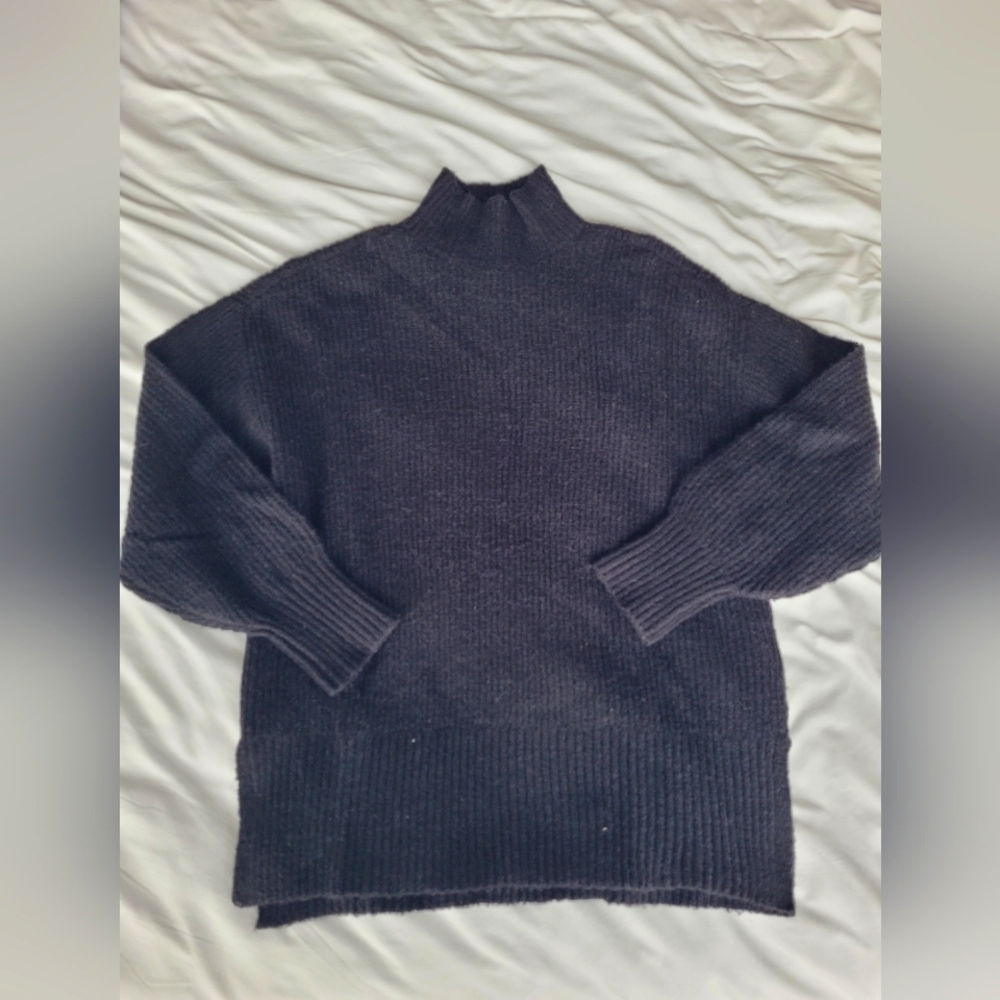 4/$20 👚 Mock neck sweater, size small
